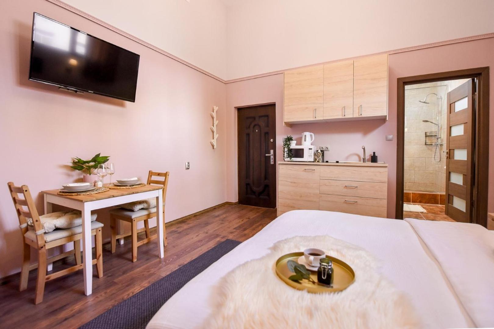 Historic Charm, Modern Comfort - Accommodation In The Heart Of The Old Town Бухарест Номер фото
