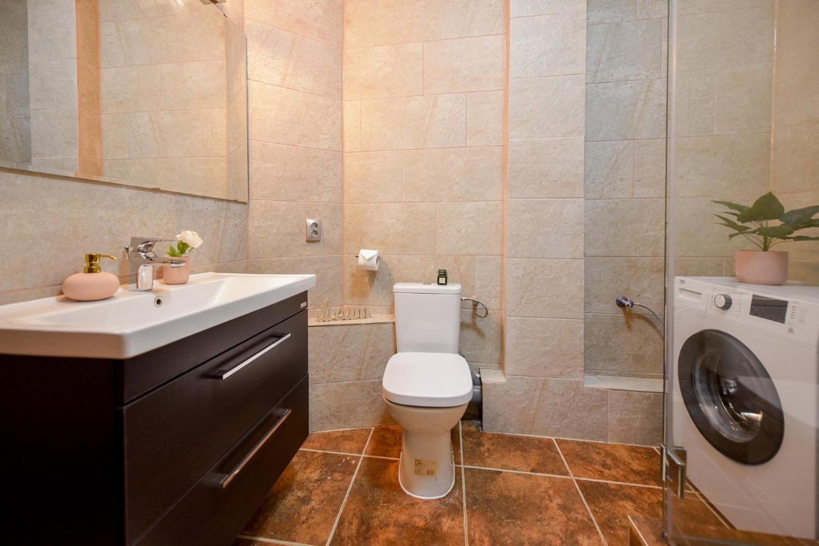 Historic Charm, Modern Comfort - Accommodation In The Heart Of The Old Town Бухарест Номер фото