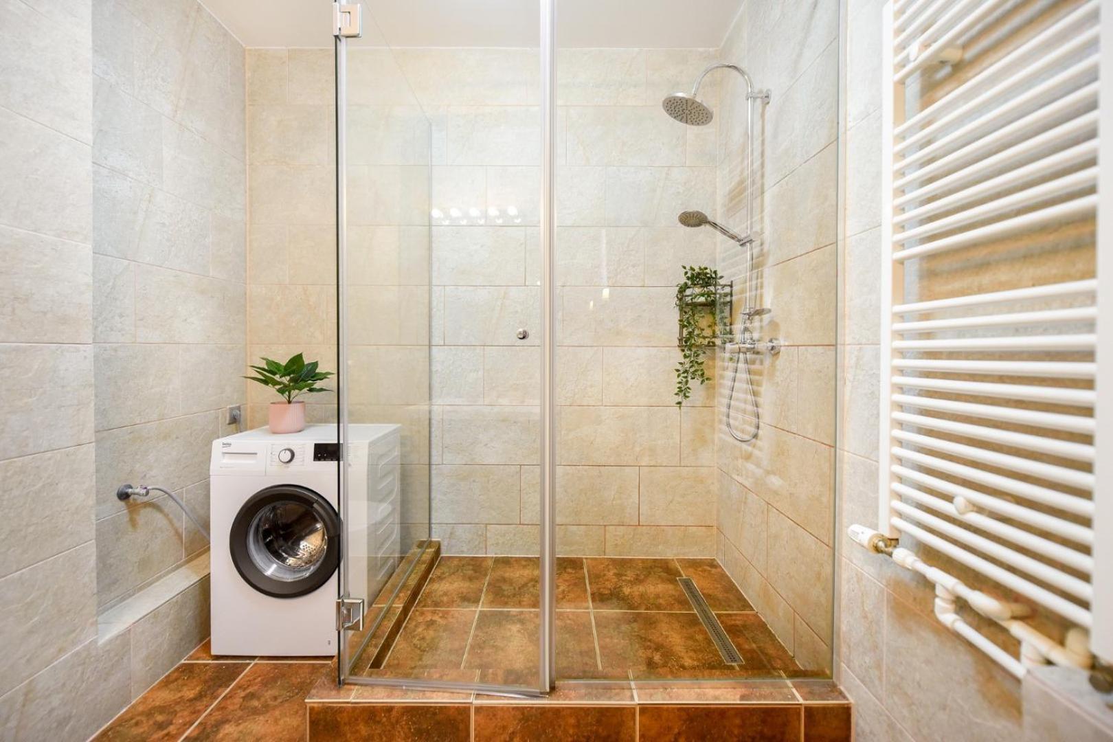 Historic Charm, Modern Comfort - Accommodation In The Heart Of The Old Town Бухарест Номер фото
