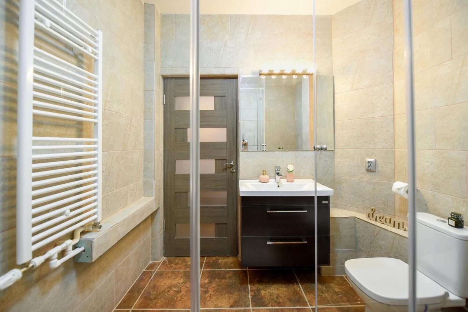 Historic Charm, Modern Comfort - Accommodation In The Heart Of The Old Town Бухарест Номер фото