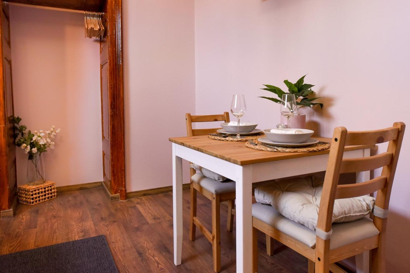 Historic Charm, Modern Comfort - Accommodation In The Heart Of The Old Town Бухарест Номер фото