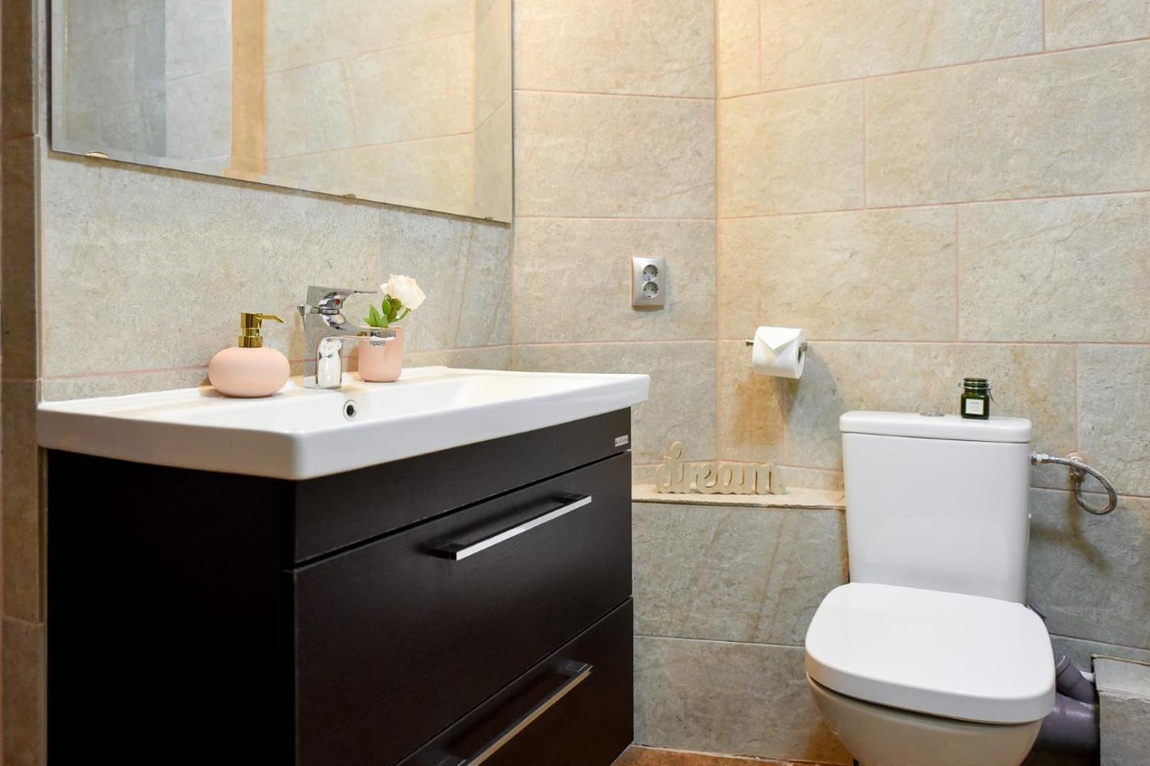 Historic Charm, Modern Comfort - Accommodation In The Heart Of The Old Town Бухарест Номер фото