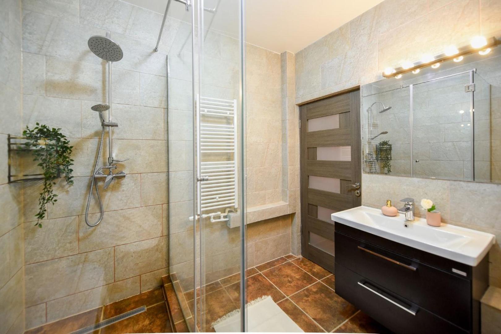 Historic Charm, Modern Comfort - Accommodation In The Heart Of The Old Town Бухарест Номер фото