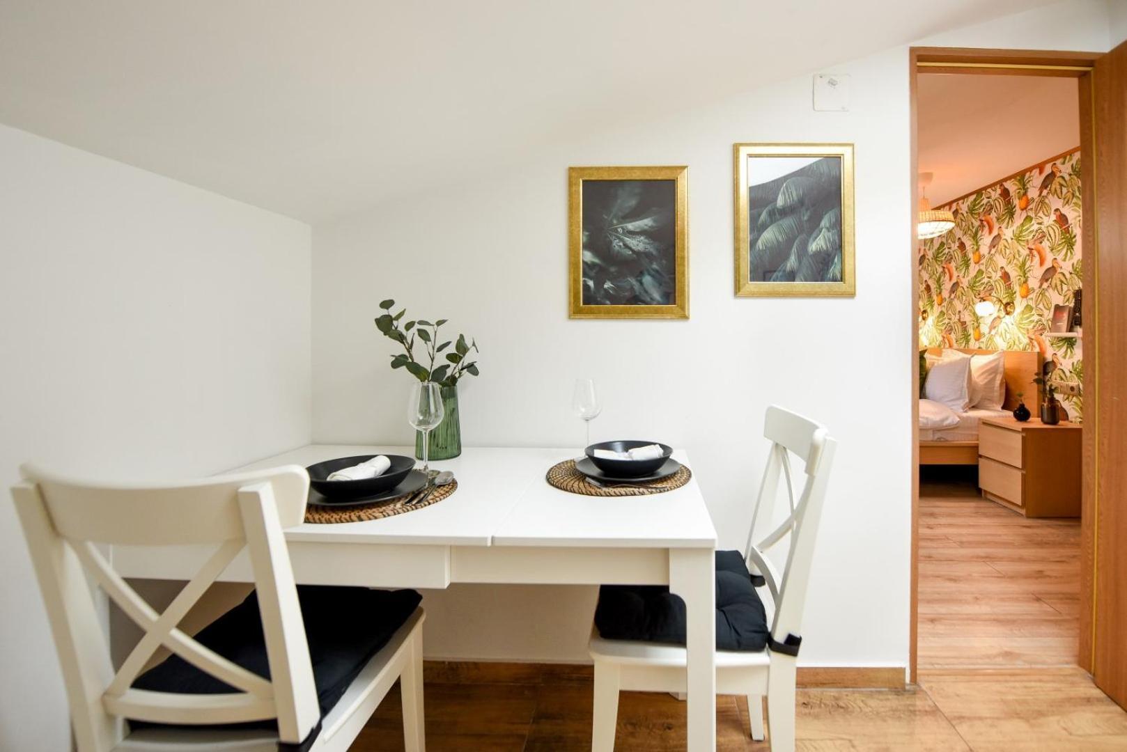 Historic Charm, Modern Comfort - Accommodation In The Heart Of The Old Town Бухарест Номер фото