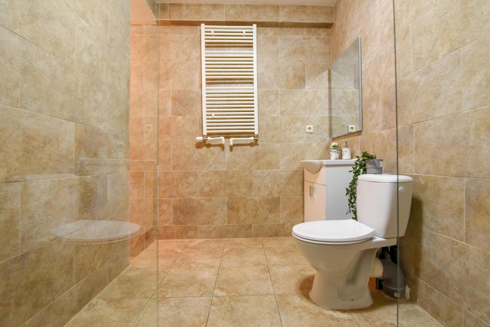 Historic Charm, Modern Comfort - Accommodation In The Heart Of The Old Town Бухарест Номер фото