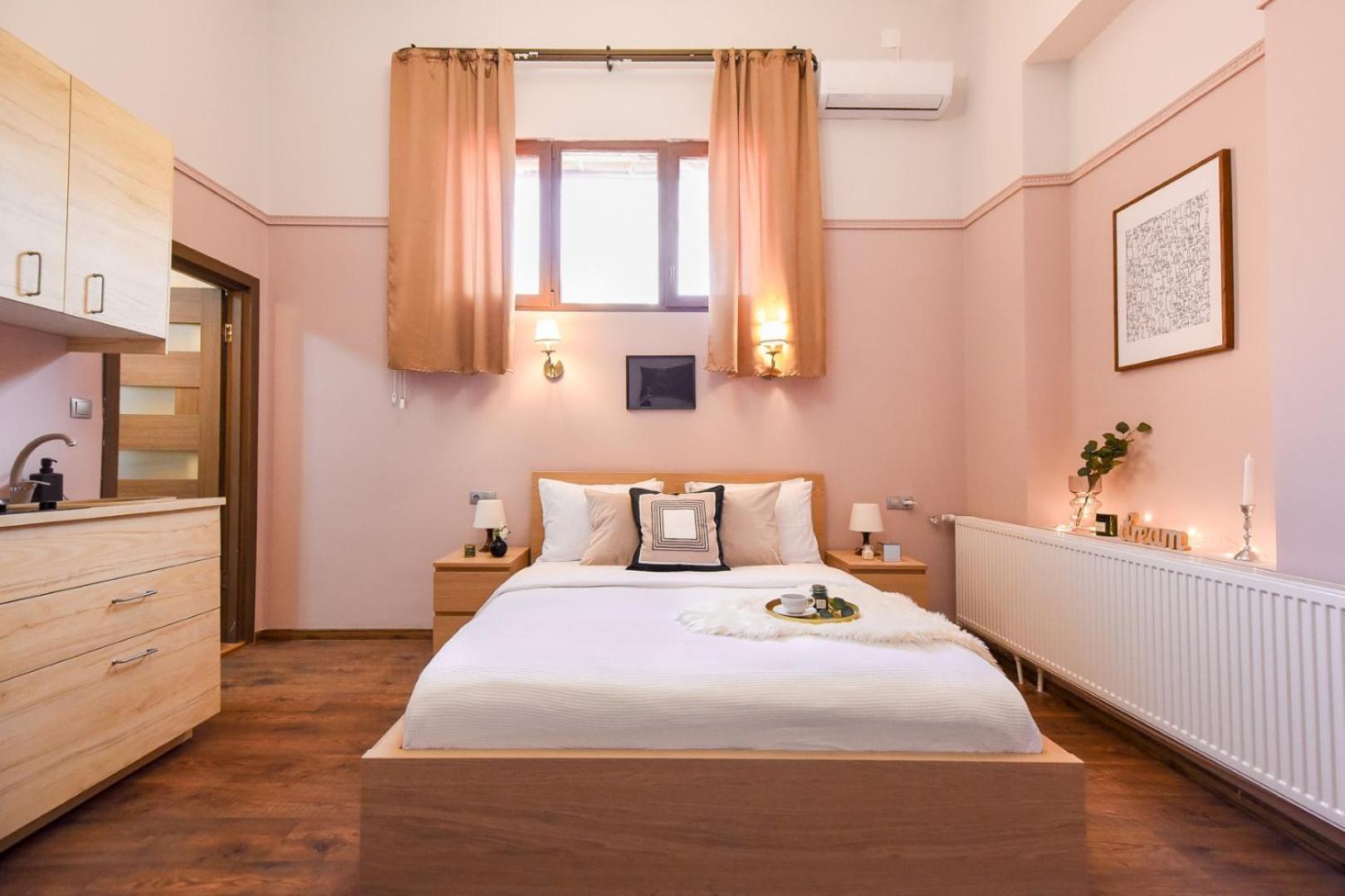 Historic Charm, Modern Comfort - Accommodation In The Heart Of The Old Town Бухарест Номер фото